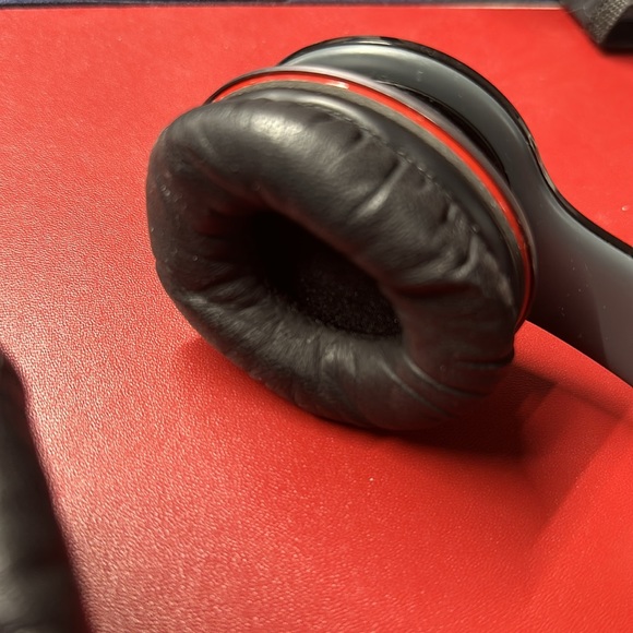 Pre-own Beats by dr.dre solo HD headphone - Picture 5 of 9